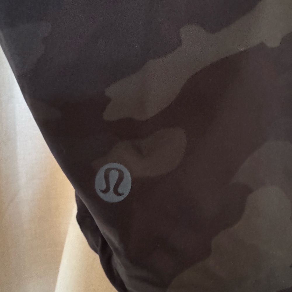 Lululemon Rain Chaser Jacket Heritage 365 Camo Dark Olive - Picture 9 of 10